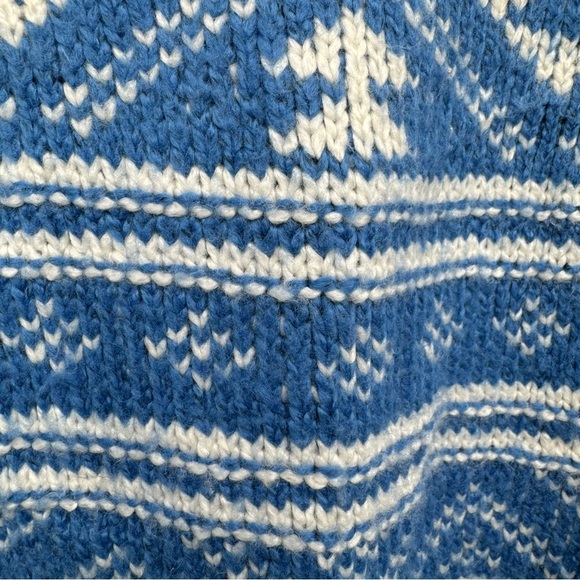 American Eagle Blue Christmas Fair Isle Knit Sweater Size Medium - Picture 4 of 8